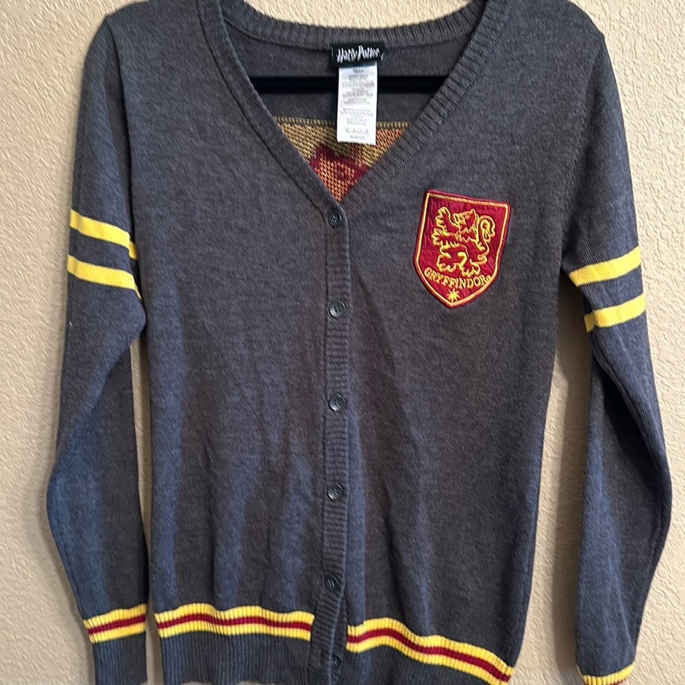 Harry Potter size adult Small grey academic school sweater Gryffindor